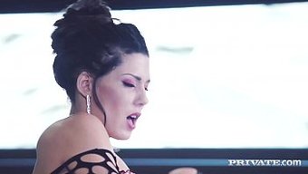 Alexa Tomas, Sıcak Üçlüde Çift Penetrasyona Itaat Ediyor