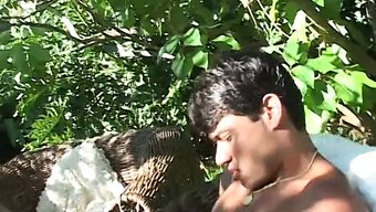 Biseksüel Adam Büyük Penetrasyon Oyuncaklarından Yoğun Zevk Yaşıyor