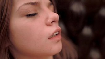 Loreen Roxx'Un Duygusal Klitoris Oyunu, Hd Videoda Otantik Orgazma Ulaşıyor