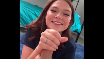 Üniversite Futbol Antrenmanı, Katerina Deville Için Ateşli Bir Seansla Sona Erdi.