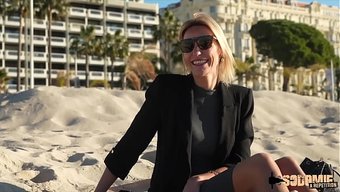 Sarışın Anouk, Fransız Aygır Tarafından Götünden Delik Deşik Ediliyor.