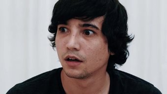 Bir Kolluk Kuvveti, Bir Ev Kadınının Cinsel Arzularını, Yasak Içerik Ve Atlanabilir Bir Giriş Uyarısıyla Araştırırken Distopik Bir Gelecek Ortaya Çıkıyor