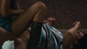 Avrupalı Bir Güzellikle Halka Açık Çıplaklık Ve Açık Havada Seks