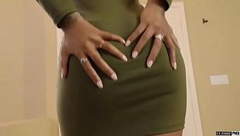 Büyüleyici Bir Esmer Olan Harley Dean, Yoğun Anal Uyarımdan Ve Oral Zevkten Hoşlanıyor