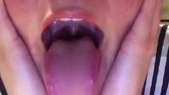 Yurt Temalı Videoda Melek Üniversite Öğrencisi