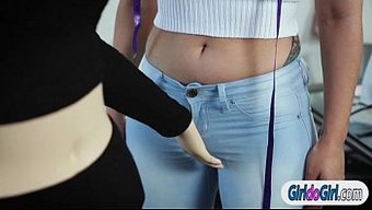 Iki Esmer, Gabi Paltrova Ve Jenna Sativa, Duygusal Oral Seks Ve Karşılıklı Mastürbasyon Yapıyorlar