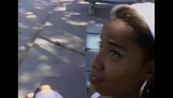 Siyah Güzellik Vanessa, Sıcak Bir Solo Performansta