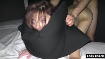 Minyon Üniversiteli Şanslı Öğretmeninden Sert Muamele Alıyor - Bir Boşalma Çöp Kutusu Deneyimi