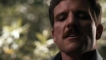 Bir Adam Bir Kadını Cinsel Olarak Taciz Ediyor Video