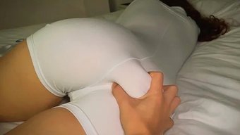 Rahat Ol, Üvey Kız Kardeşin Tembel Olsa Da Fark Etmez! Sadece Onu Tahrik Et Ve Onunla Seksin Tadını Çıkar!