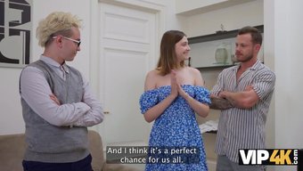 Güzel Bir Eşin Ilişkisi Vardır Ve Funky Town Ve Toni Billl Ile Harika Seksin Tadını Çıkarır.