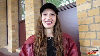 Cılız Mari Moon, Berlin'De Alman Bir Izci Tarafından Sikerken