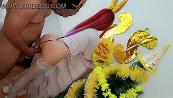 Mutlu Ve Müreffeh Bir Yılbaşı Gecesi, Üvey Kızımla Anal Seks Turuna Dönüşüyor.