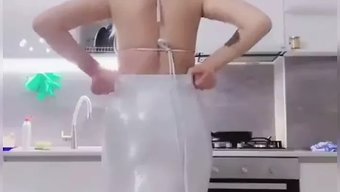 Ayak Işi Ve Bdsm, Sıcak Bir Iran Porno Videosunda Fisting Yapıyor