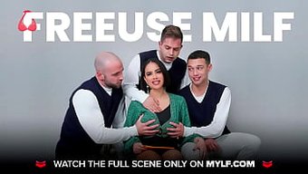 Üvey Anne Sarah Vandella, Üvey Kızı Ve Erkek Arkadaşıyla Üçlüye Katılıyor