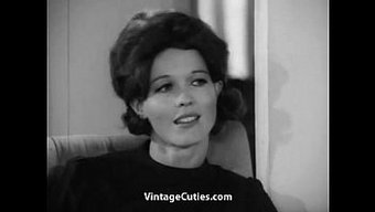 Retro Porno Zemininde Öpüşme Ve Kışkırtma