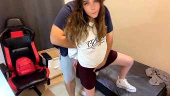 Arkadaşımın Üvey Babasıyla Seks Yapmaya Ve Sinemaya Gitmemeye Ikna Oldum.