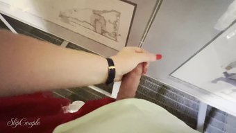 Arzunun Halka Açık Gösterimi: Kıvrımlı Kız Müze Ziyareti Sırasında Büyük Bir Yarrağa Ihtiyaç Duyuyor