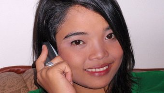 Genç Görünümlü Taylandlı Kız Sınırlı Bir Sürede Yüzüne Boşalıyor