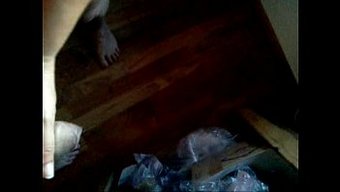 Aquinta Videosunda Seksi Popo Sallanıyor