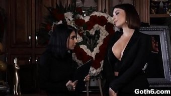 Ivy Lebelle, Iri Göğüslü Gotik Güzellik, Her Iki Deliğinde De Hardcore Seksin Tadını Çıkarıyor Ve Yüzüne Boşalıyor.