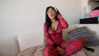 Effy Cutie'Nin Ateşli Gotik Kankası Derin Boğazda Ustalığını Konuşturuyor.