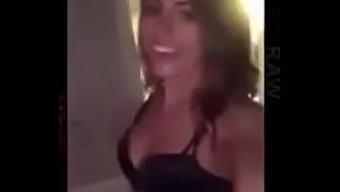 Adriana Chechik, Büyük Siyah Bir Yarrağı Derin Boğaz Eylemi Için Alıyor