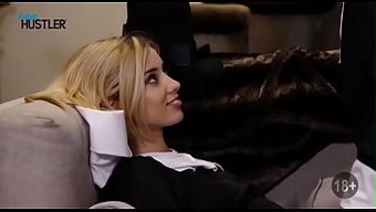 Mahalle Güzelleri Duygusal Zevklere Dalıyor