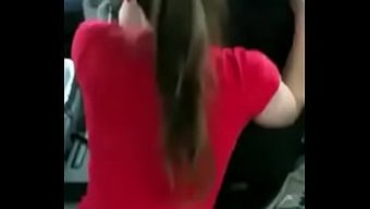 Gay Arkadaşımı Arabada Eğlenmek Için Taşıyorum