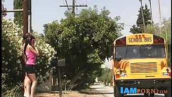 Lezbiyen Sevgililer Tutkularını Keşfediyor