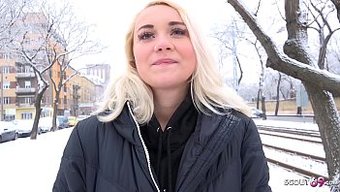 Alman Izci, Sokak Castı Için Genç Mavi Gözlü Genç Kızı Buluyor