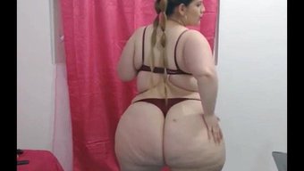 Büyük Bir Popoya Sahip Güzel Şişman Kadınlar Sikişiyor