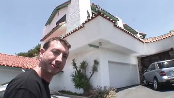 Kelly Skylar'In Olgun Becerileri Ilk Yetişkin Filminde Parlıyor, 18 Yaşında