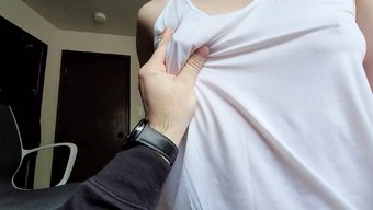 Doğal Göğüslü Muhteşem Bir Genç Kızla Yoğun Bir Cowgirl Sürüşü