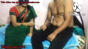 Desi Üvey Anne, Azgın Üveyın Yoğun Anal Seks Için Baştan Çıkarılıyor