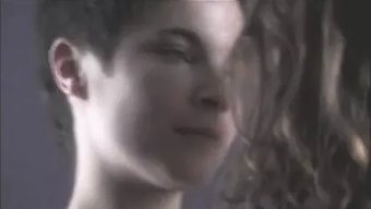 Üvey Anneler Alman Filminde Duygusal Lezbiyen Buluşmasına Giriyorlar