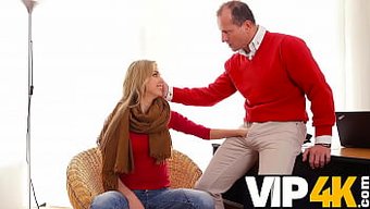 Genç Komşunun Traşlı Amı Yaşlı Bir Adam Tarafından Nüfuz Ediliyor