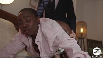 Özel Koruma, Siyah Patronunun Kızıyla Kaltak Olduğu Için Derin Ve Hardcore Seks Yapıyor.