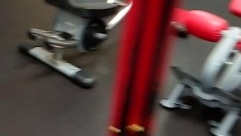 Femdom Mistress, Karate Hareketleriyle Şeker Bebeği Domine Ediyor