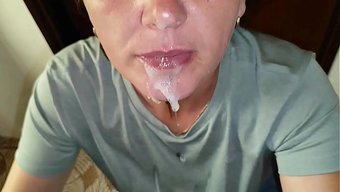 Aldatan Evli Olgun Milf, Sert Aksiyonda Her Deliğinden Sikiliyor.