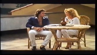 Zarif Güzellik Marina, Açık Bir Videoda Uzun Süreli Bir Ilişkiye Giriyor