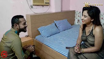 Hintli Film Yıldızı Tina, Bir Hayranının Büyük Penisine Boyun Eğiyor, Oral Seks Yapıyor Ve Boşalma Alıyor.