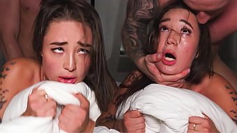 Üniversiteli Öğrenci Arkadan Sert Bir Şekilde Beceriliyor