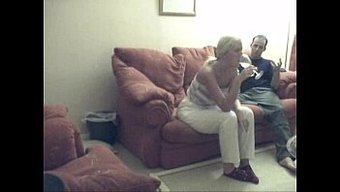 Sarışın Güzellik Anal Seks Ve Anal Yalama Ile Uğraşıyor, Gizli Web Kamerasına Kaydediliyor Ve Poposuna Boşalma Ile Sonuçlanıyor.