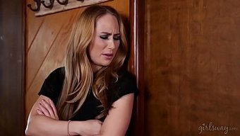 Carter Cruise Ve Luna Star Lezbiyen Parmaklama Ve Popo Oyununa Dalıyorlar