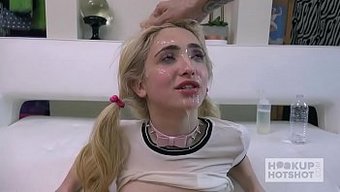 Açık Saçlı Genç Kadın, Internet Üzerinden Tanıştığı Bir Adamla Sert Seksle Meşgul Olur.