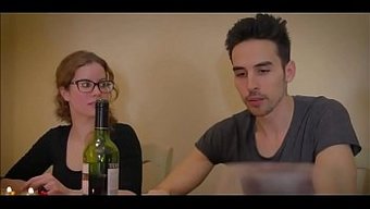 Büyük Bir Popo Ve Sert Eylemle Sıcak Aile Üçlüsü