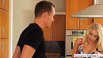 Katie Morgan'In Oral Becerileri Amerikan Porno Videosunda Etkiliyor