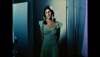 Bir Çiftin Kamerada Şehvetli Seks Yapmasını Izleyin (1975)