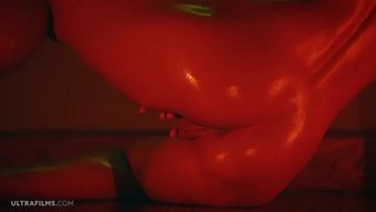 Sybil A'Nın Ultra Films Videosunda Büyüleyici Erotik Dansı Ve Solo Oyunu